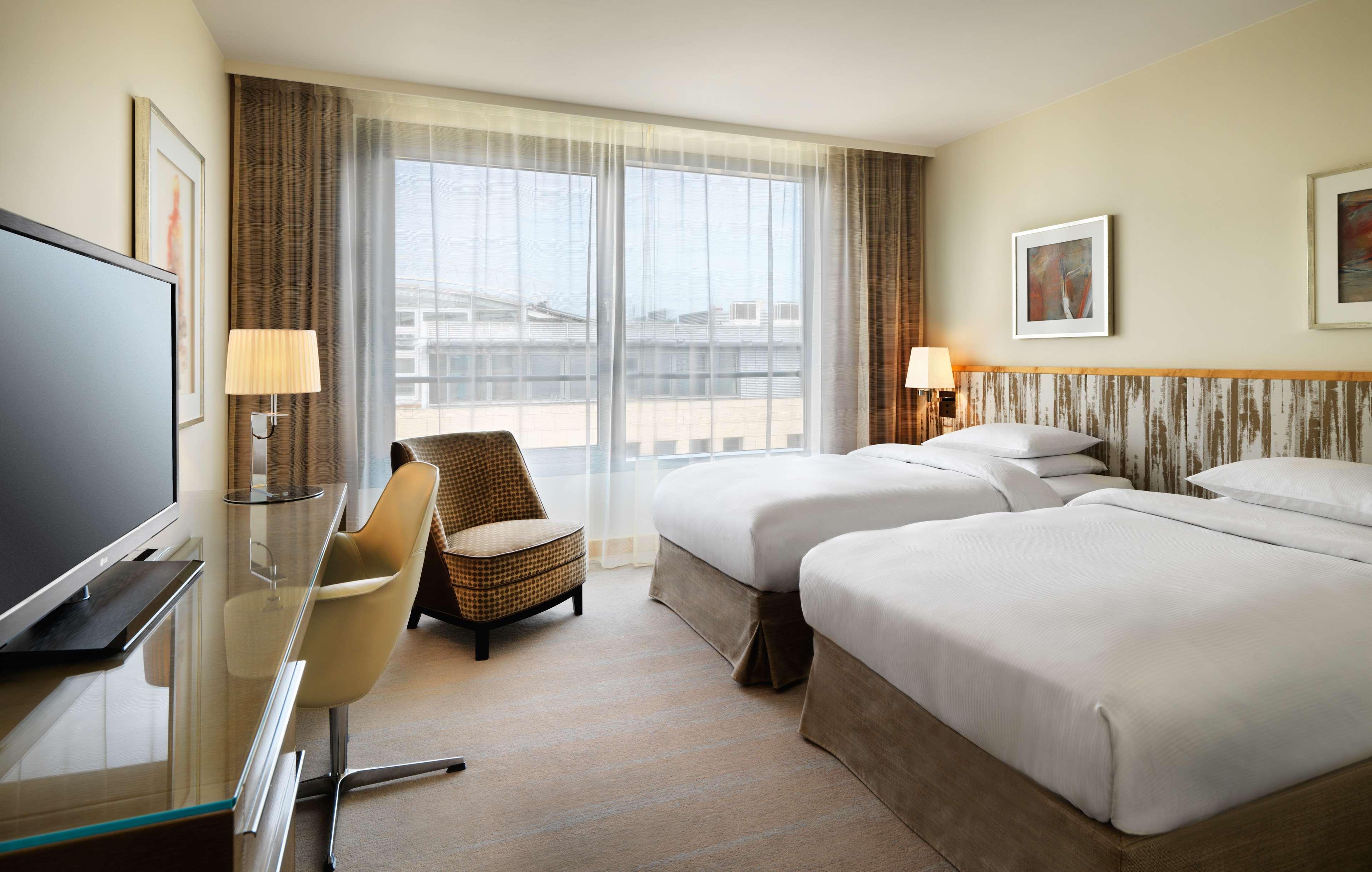 Hyatt Regency Mainz Exterior foto A room at the hotel