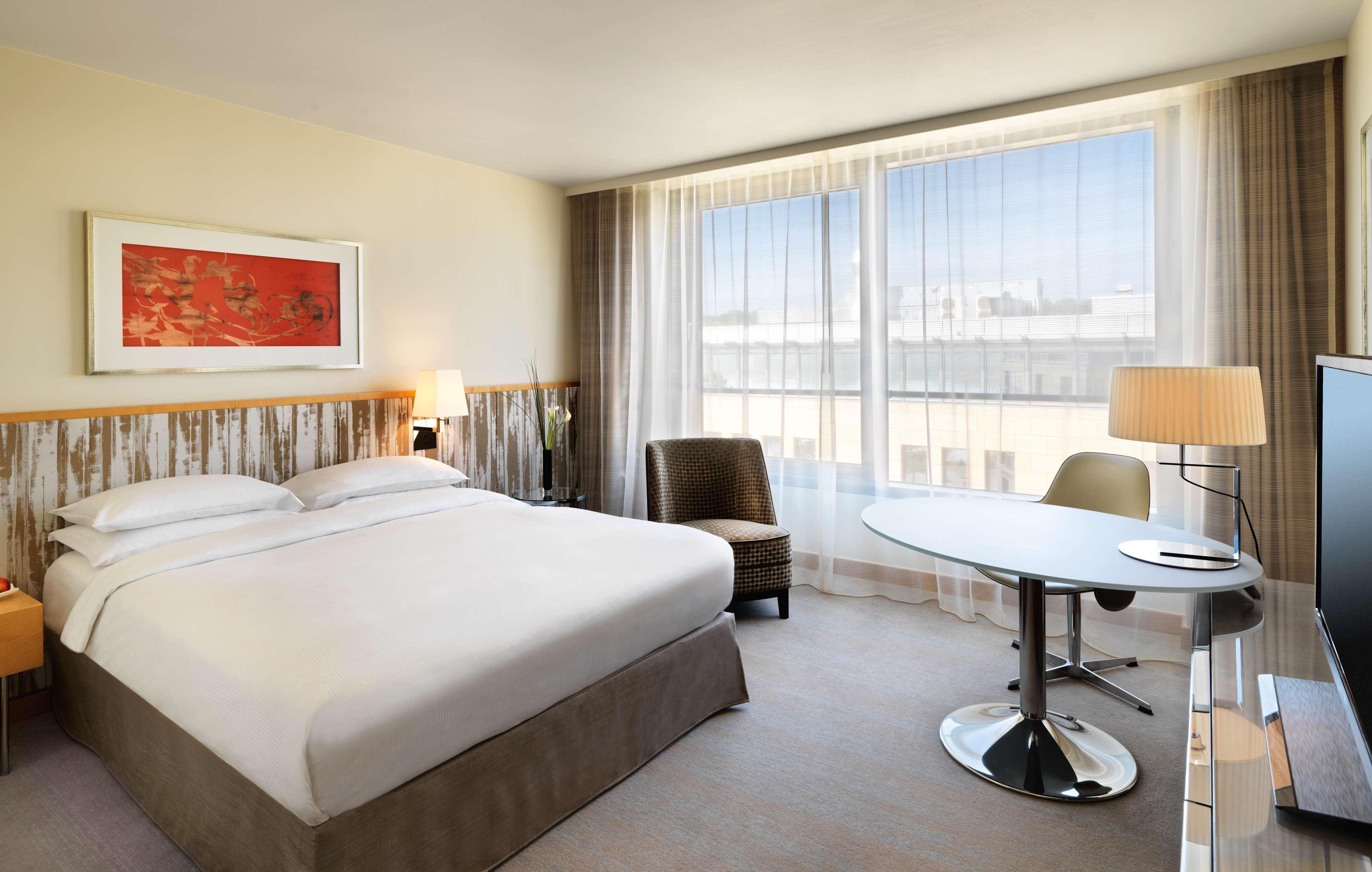 Hyatt Regency Mainz Exterior foto A room at the hotel