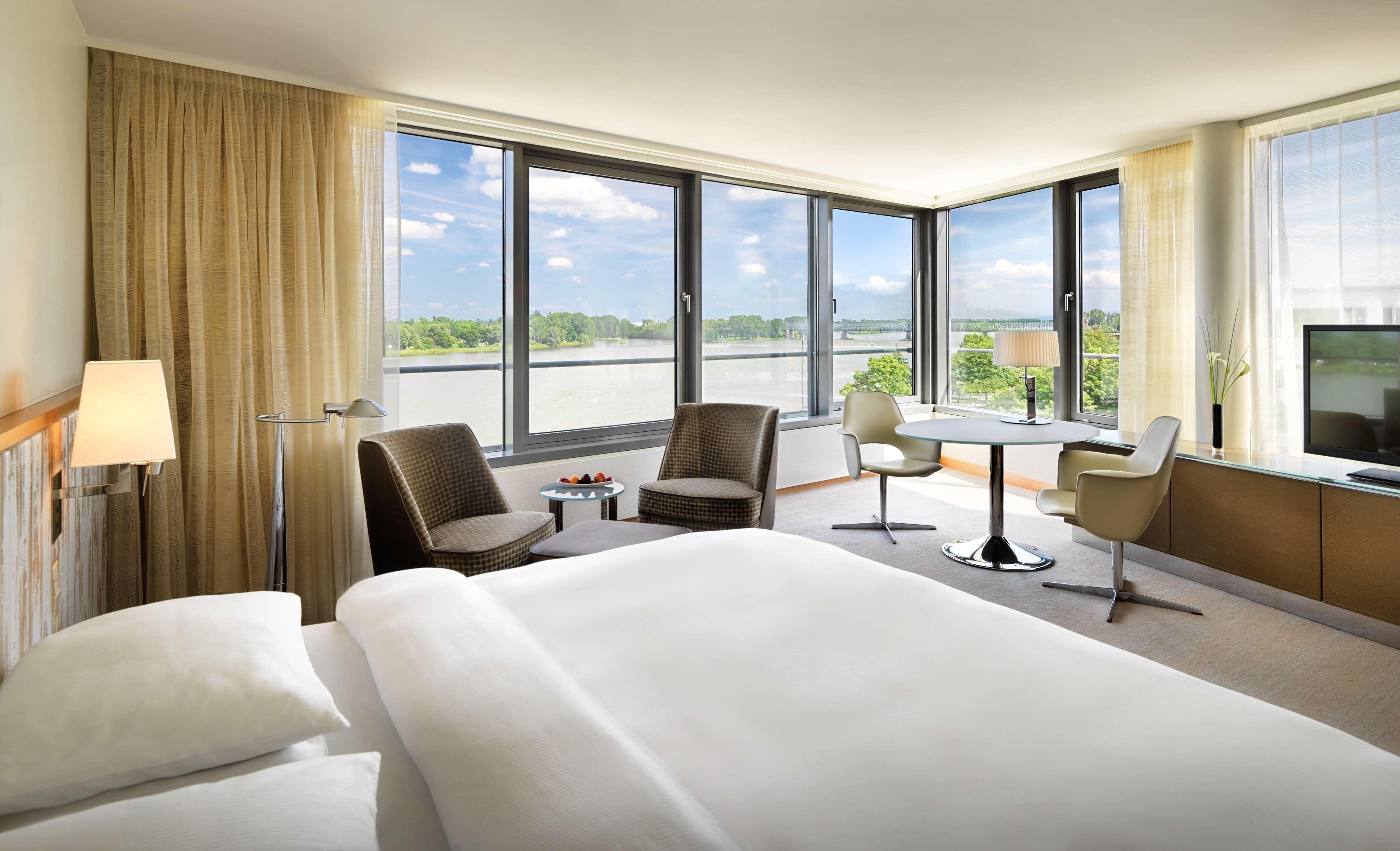 Hyatt Regency Mainz Exterior foto A room at the hotel